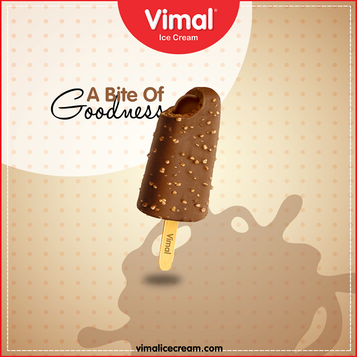 Having mid-day Monday blues? Grab a bite of this tempting treat to woo away your grumpiness

#IcecreamTime #IceCreamLovers #FrostyLips #VimalICeCream #Ahmedabad