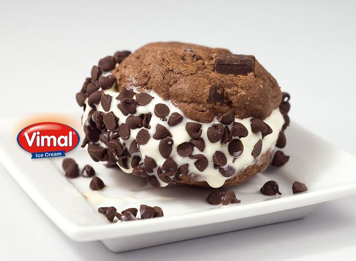 Chocolate is always a delicacy you can enjoy in any mood, this Cookie Sandwich says that perfect!