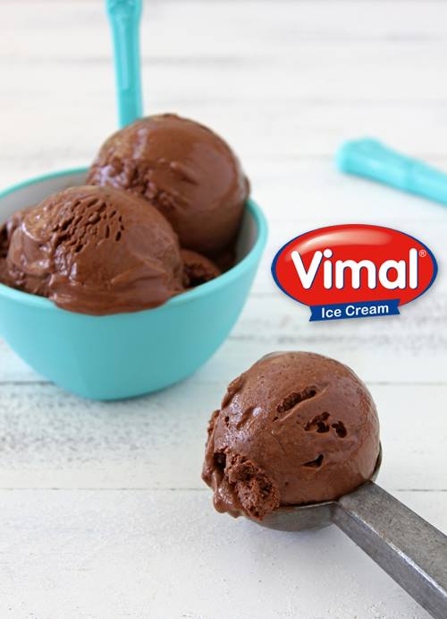 One cannot just deny a scoop of #Chocolate #IceCream.. Isn't it true?

#IceCreamLovers #India #VimalIceCream
